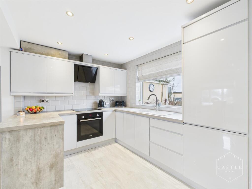 BREAKFAST KITCHEN - KITCHEN AREA