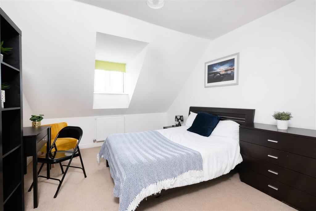 8 Middlewood Close-21.jpg