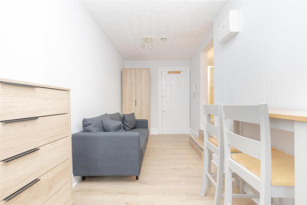 Russell Road (3).jpg