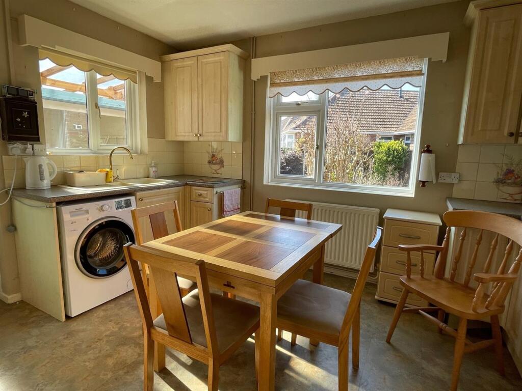 Kitchen diner.jpg