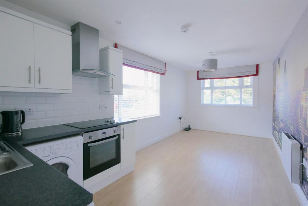 Open Plan Living/Kit