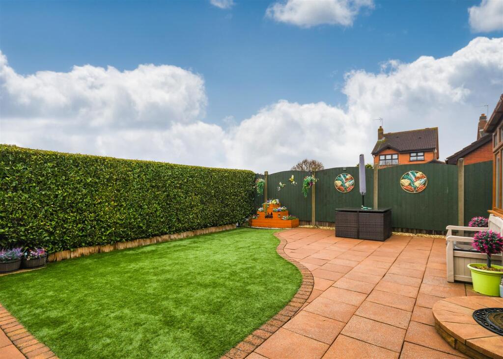 7 Griffiths Drive - Garden.jpg