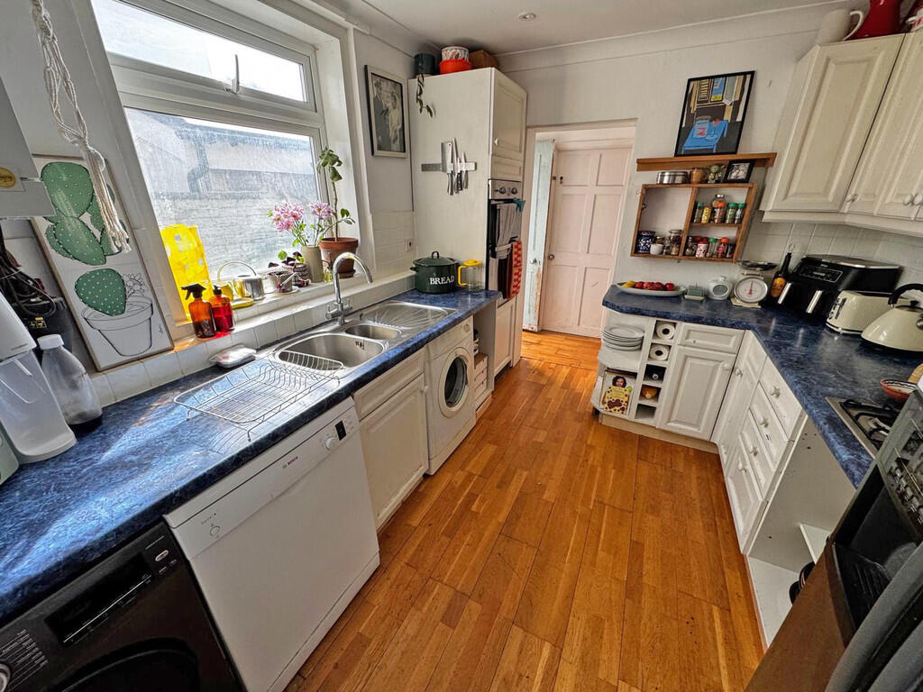 Kitchen (2)