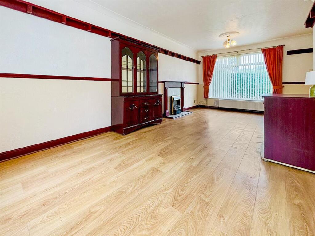 Living Room &amp; Dining Area: