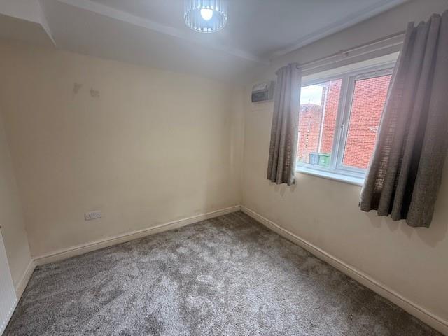 4 Elkstone Close Bedroom.jpg