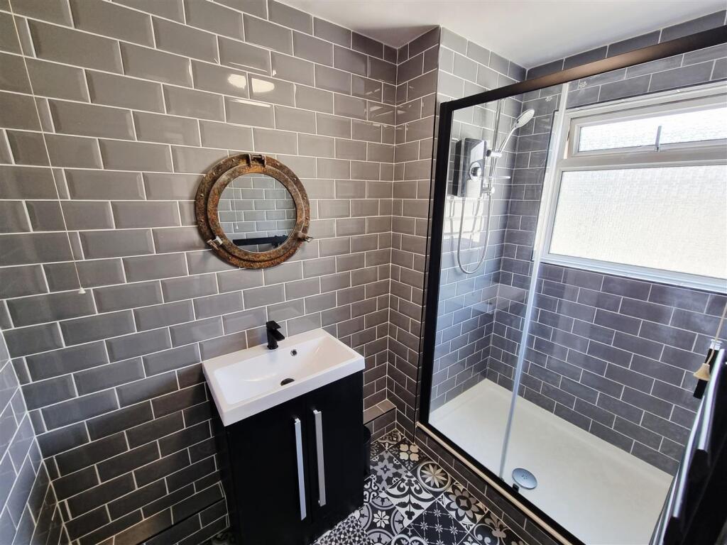 Shower room.jpg