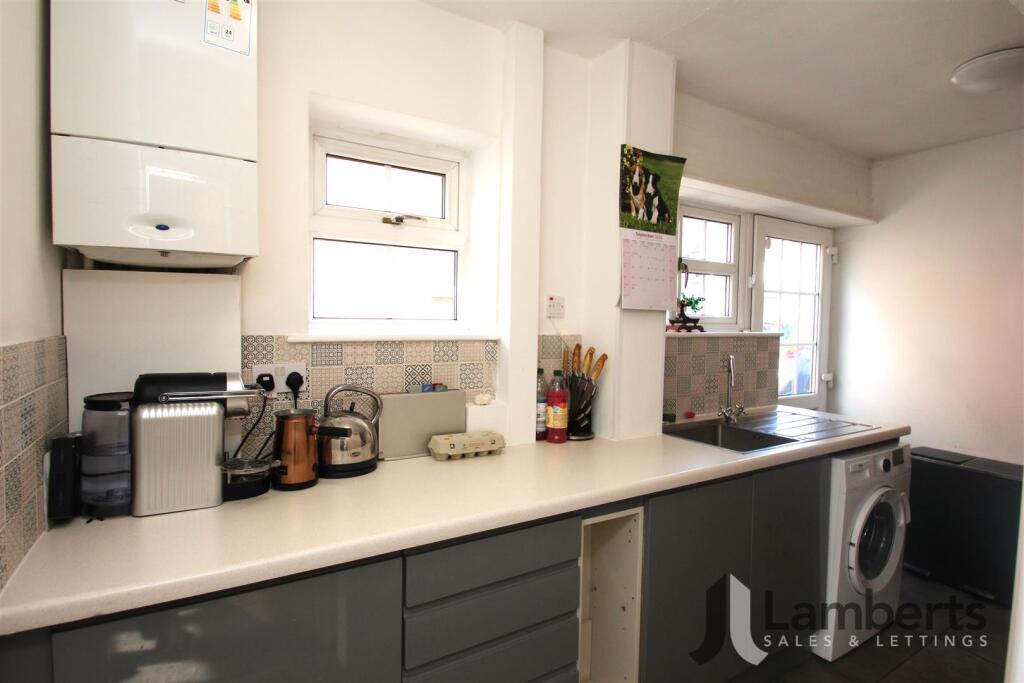 kitchen (2).JPG