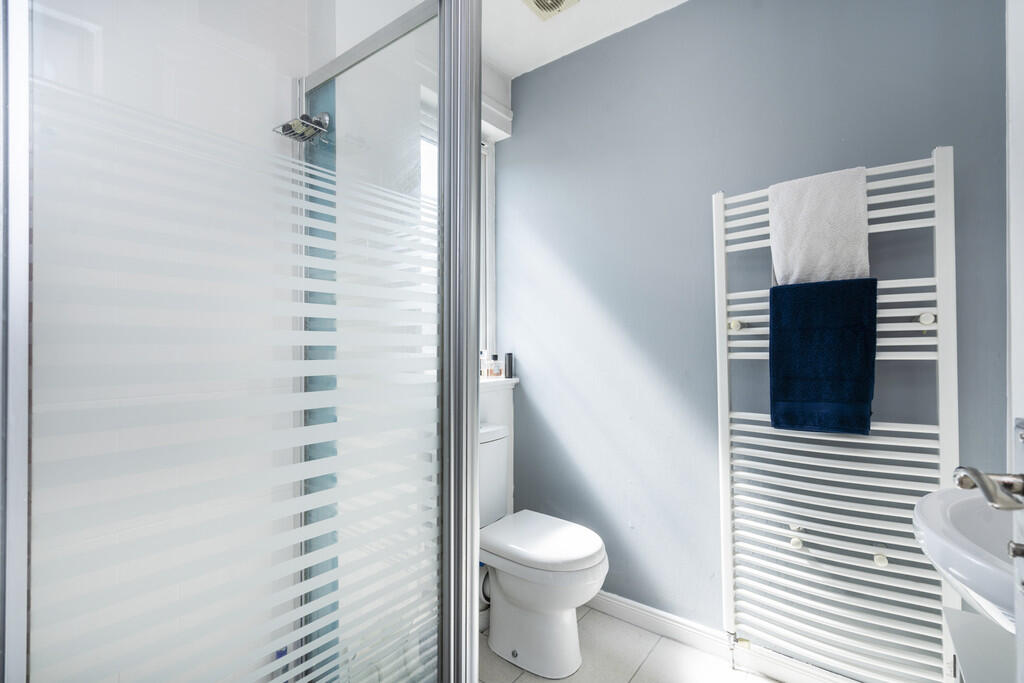 8 Fowler Cresent,...