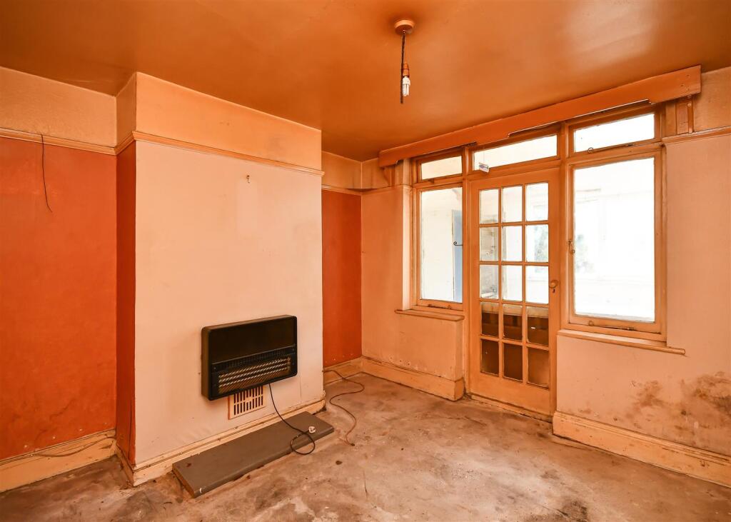 22 Common Road - Dining Room.jpg