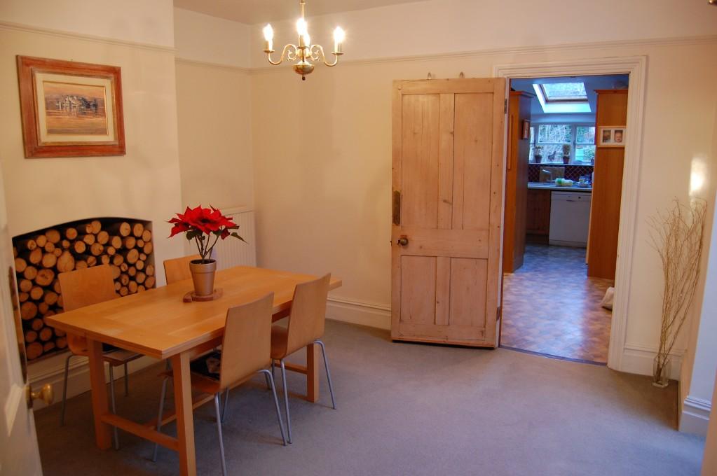 Dining to Kitchen