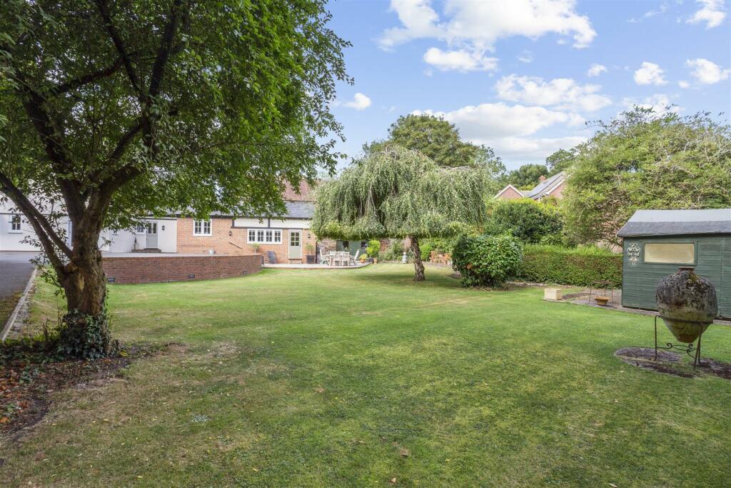 77240_Bentley Lodge 10 Egham Hill(10).jpg