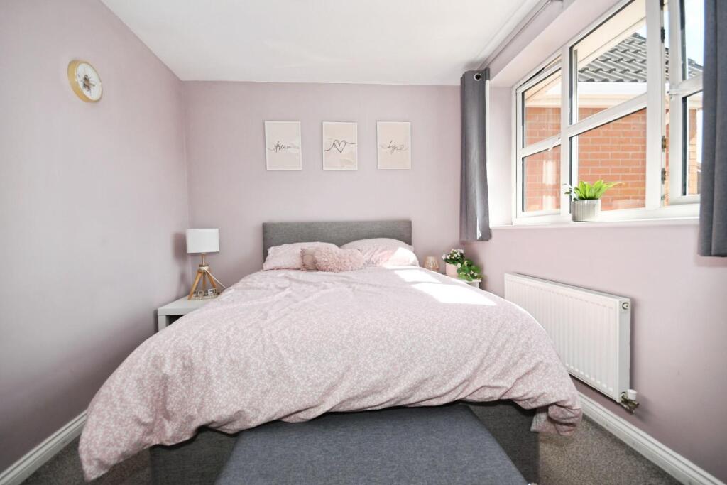 BEDROOM 1 03.jpg