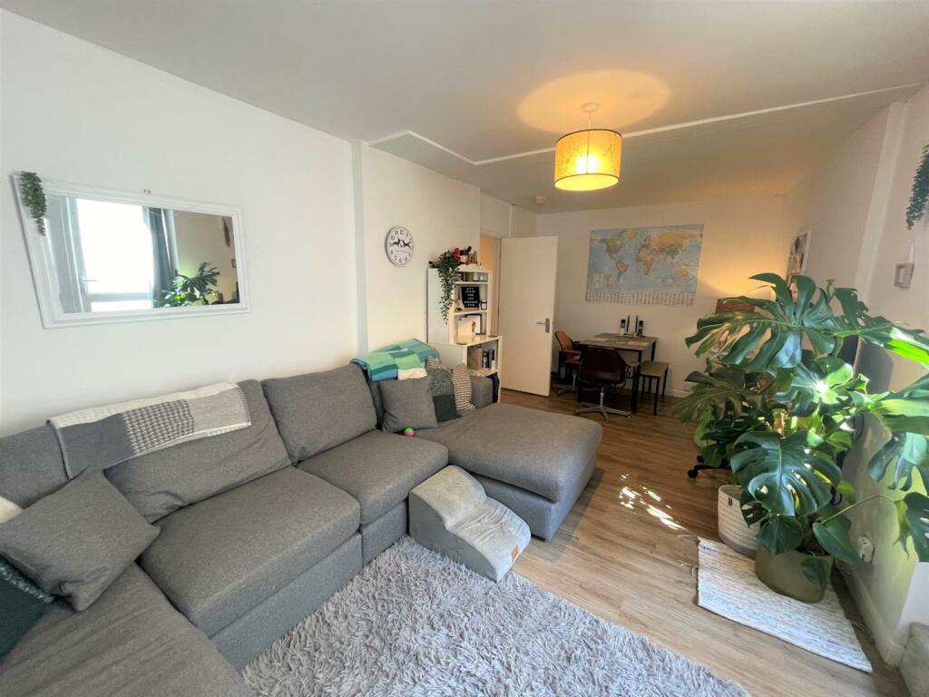 Living Room furnished.jpg