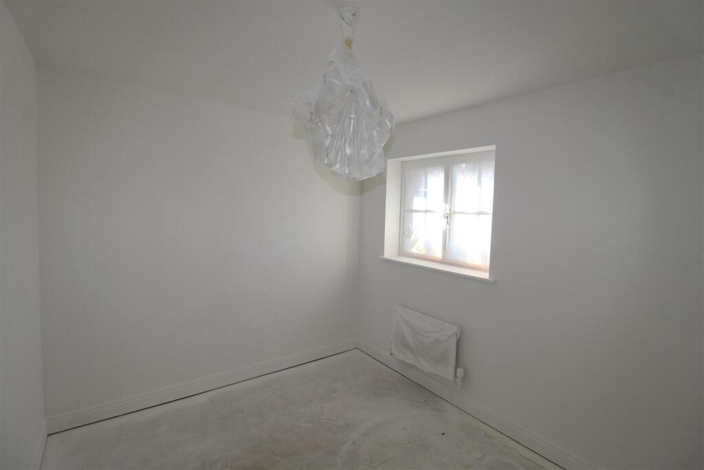 18 Leets Bedroom 4.JPG