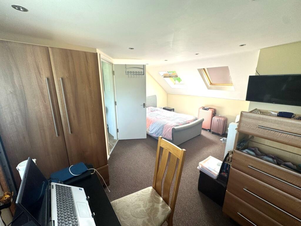 Lrg_Bedroom 1