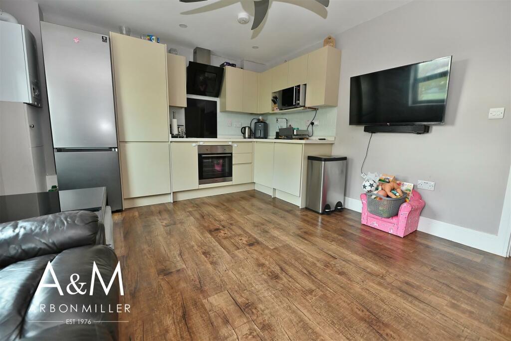 Lounge/Kitchen