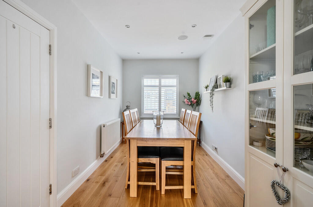 1290471-17-683d9a...