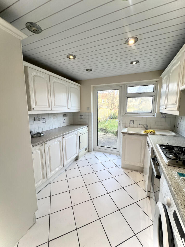 A Beautiful Three Bedroom End of Terrace House in