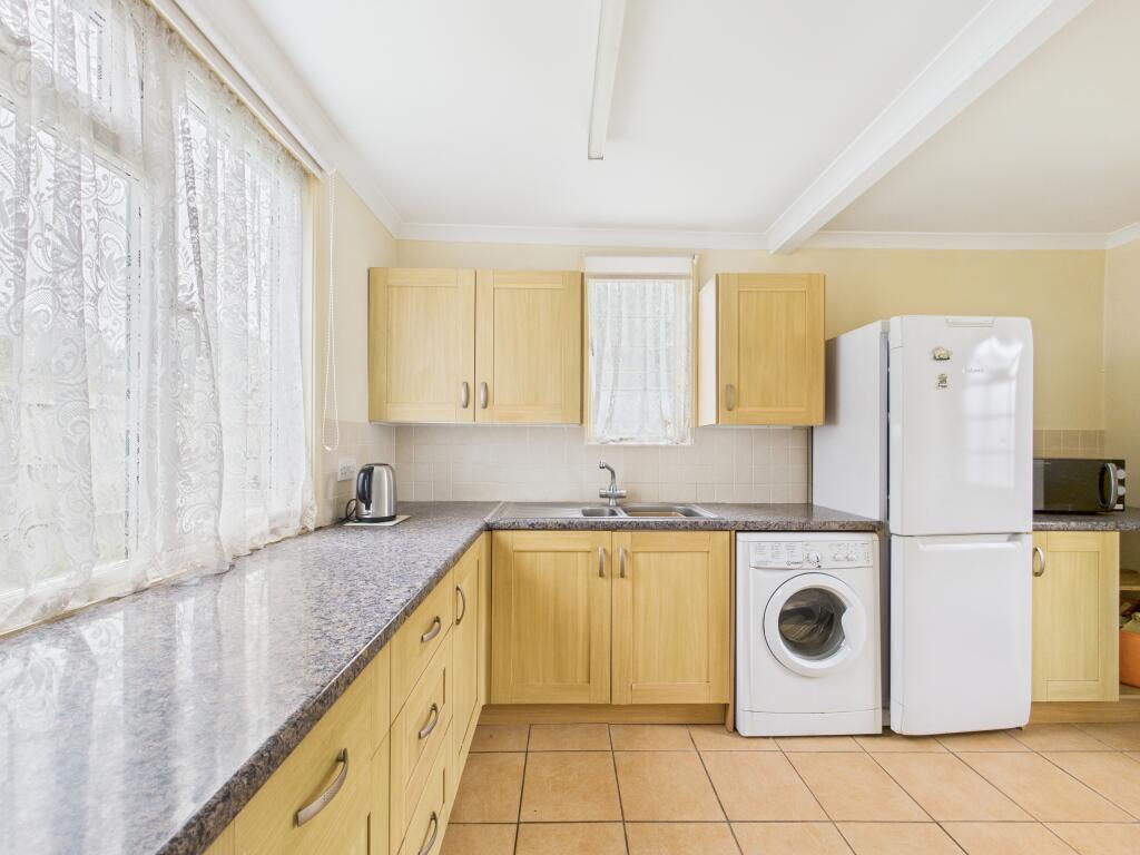 CAM01354G0-PR0480-STILL006