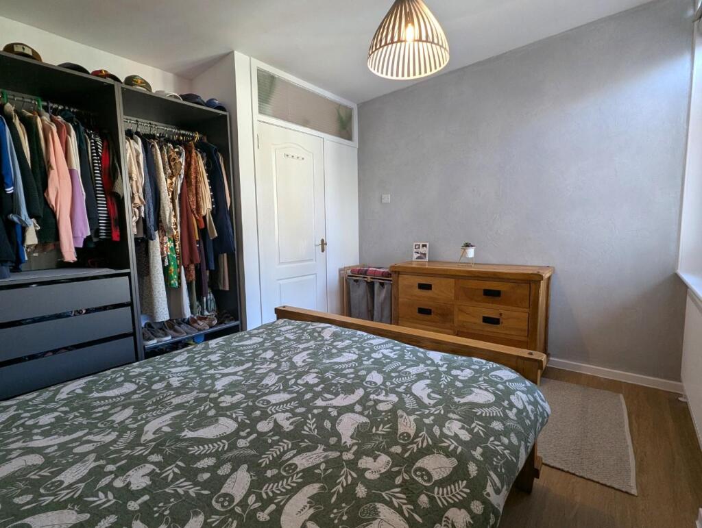9 Bed 1.jpg