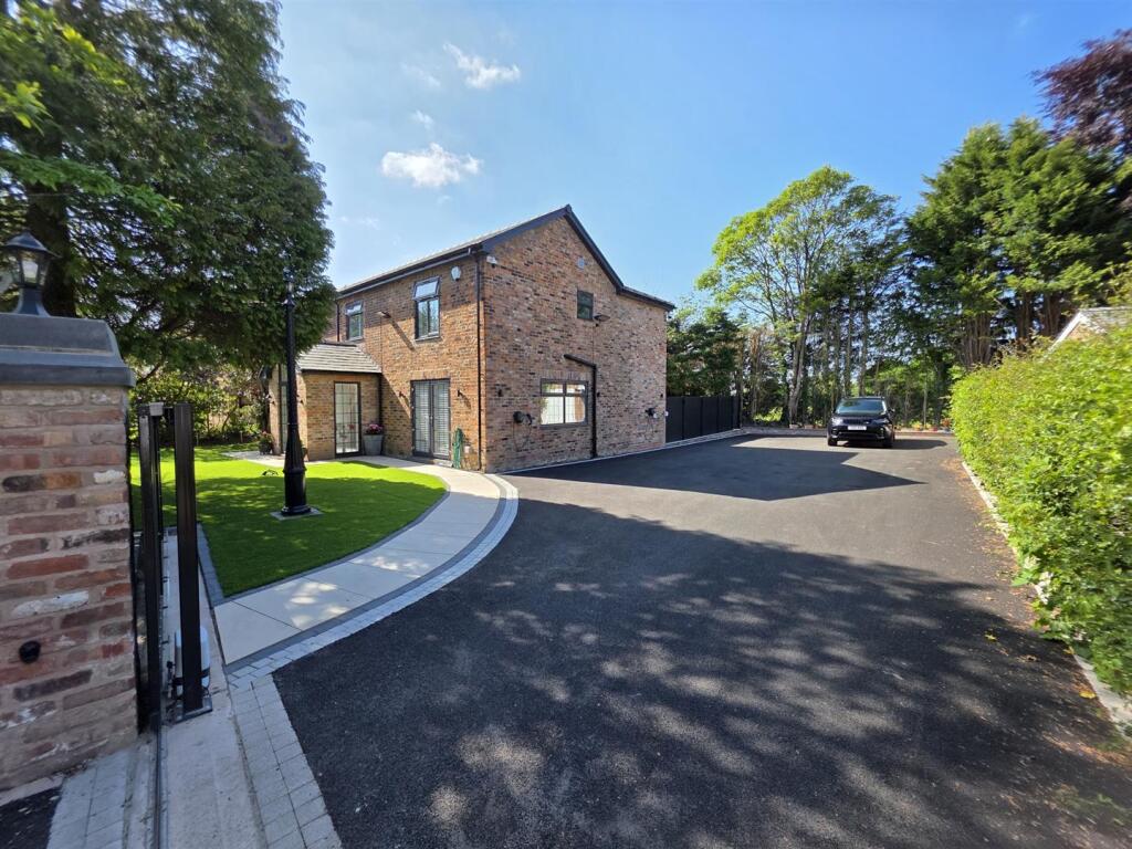 Electric Gates to House