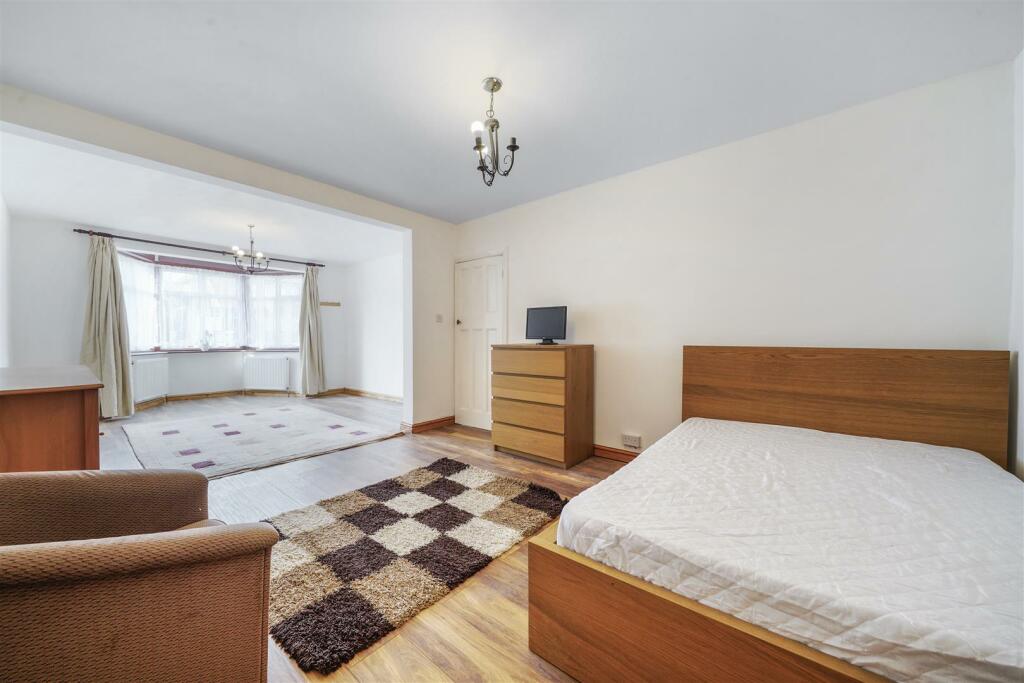 24 Stilecroft Gardens - PtdyxM7NuheG6WHCL4j4.jpg