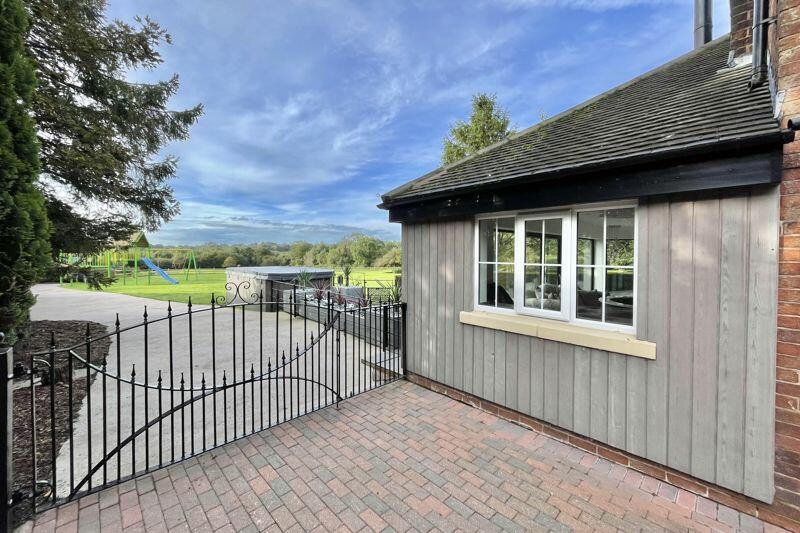 Access To Rear Garden