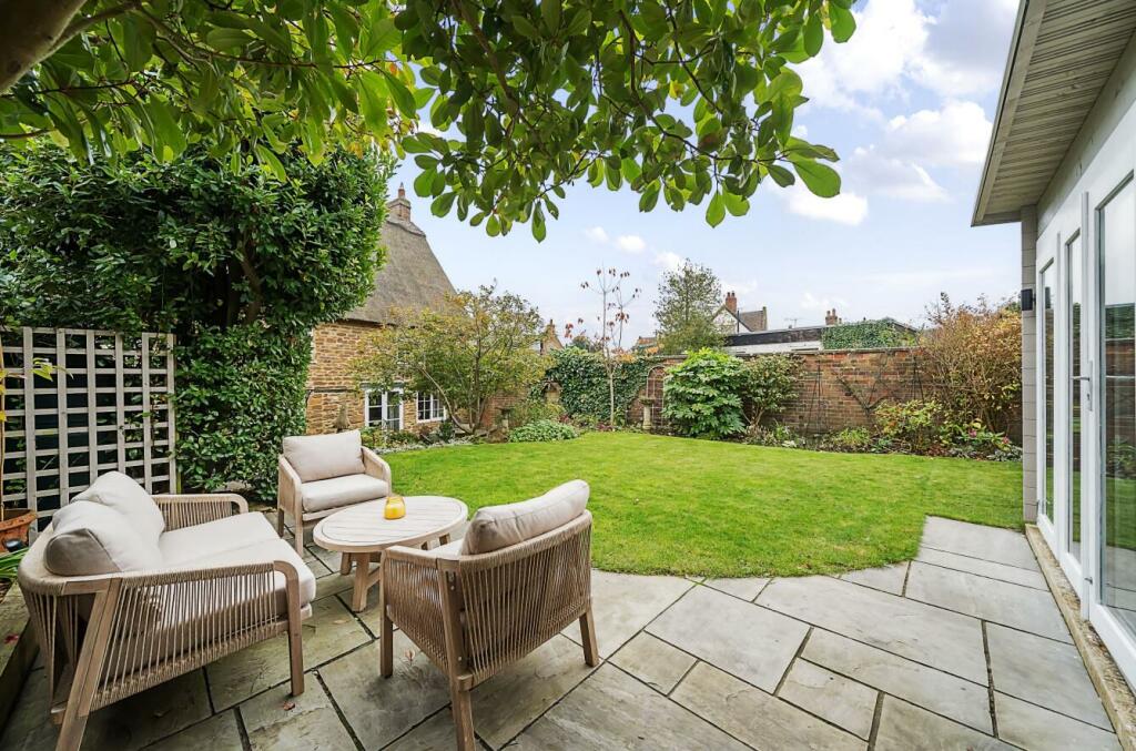 23 Main Road, Crick