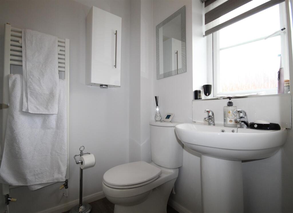 Ensuite bathroom .JPG