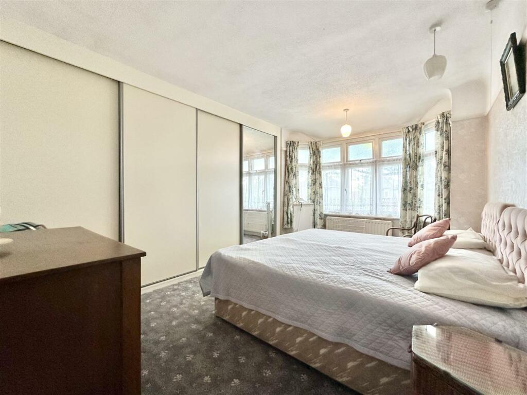 bed 1.jpg