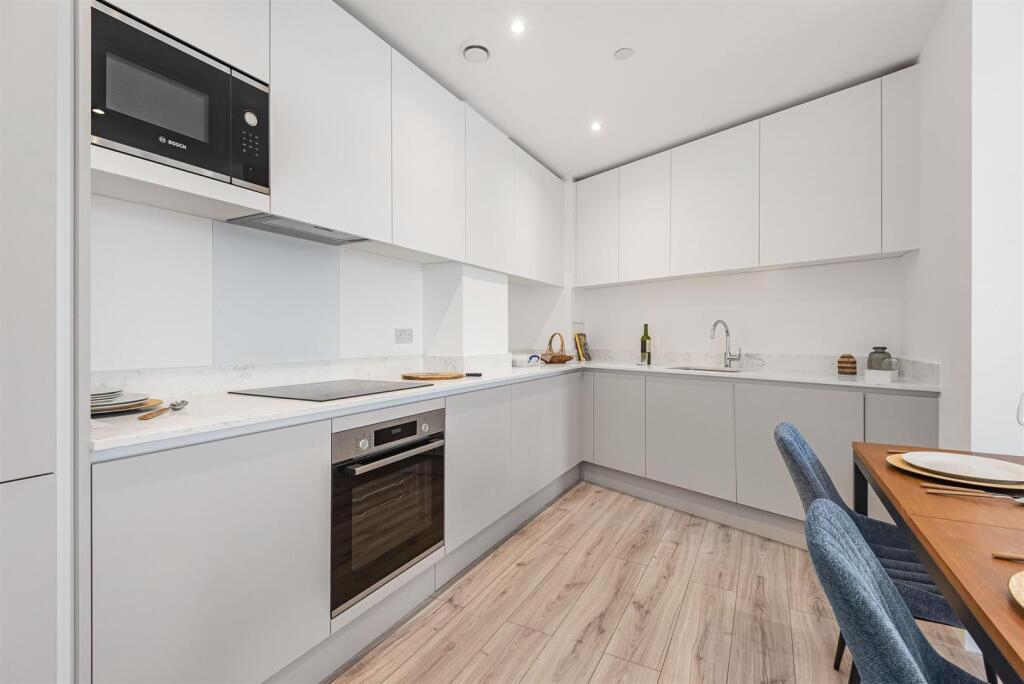 Kitchen 2.jpg
