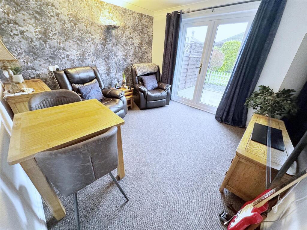 DINING ROOM/BEDROOM 2
