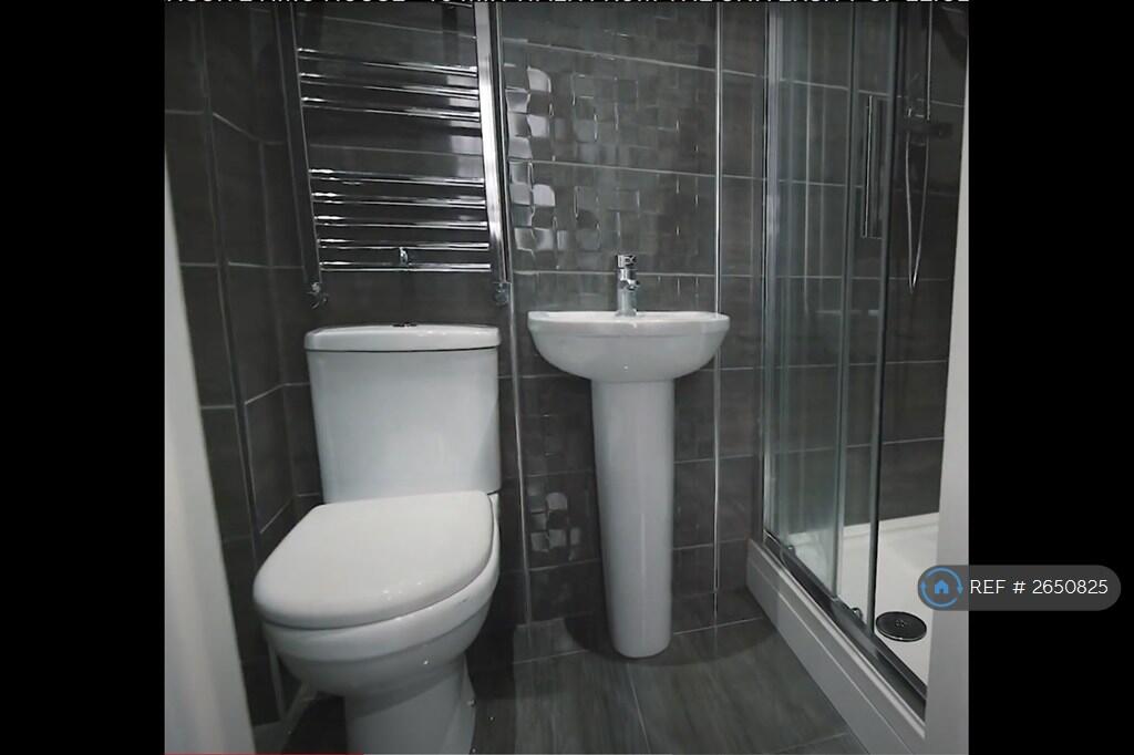 Ensuite Bathroom 