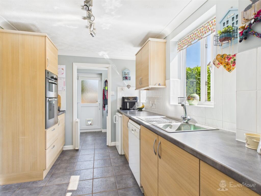 Kitchen- Mark Stephens EweMove Newmarket and Soham