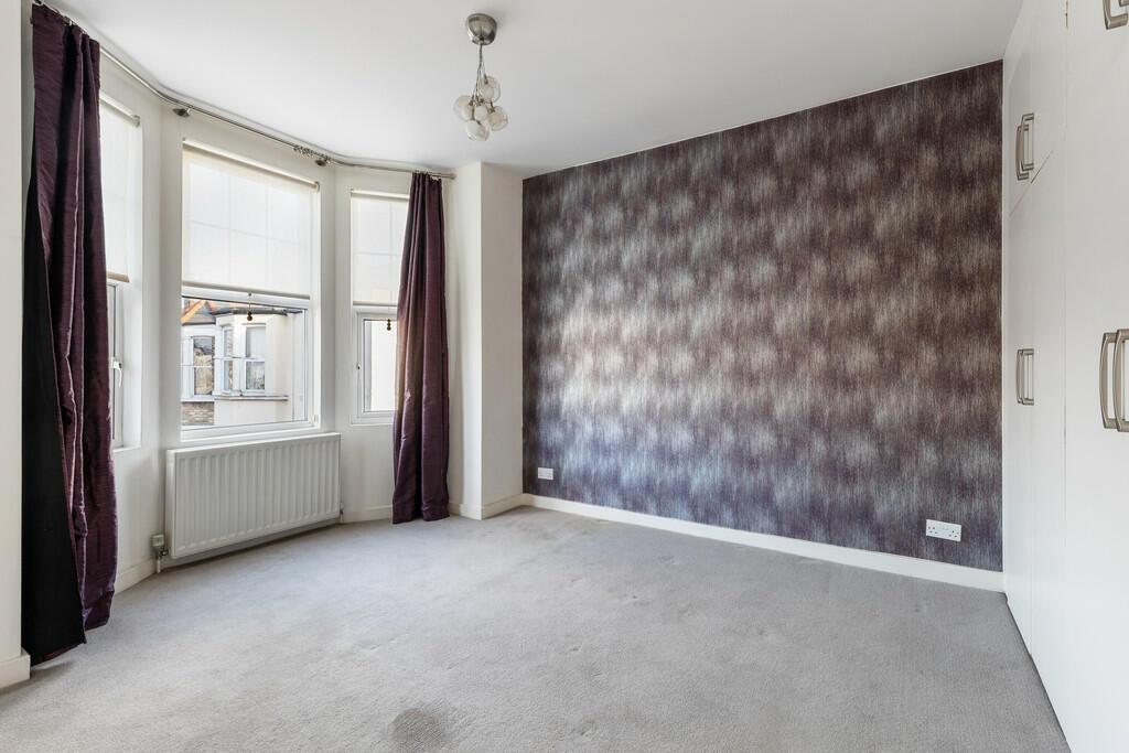 99 Leslie Road N2...