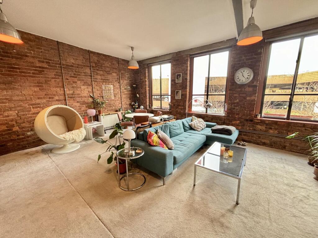 Living Area (3)