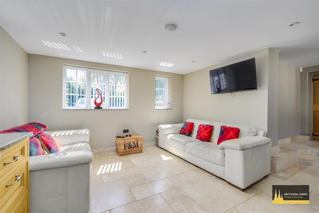 Kitchen / Breakfast Room