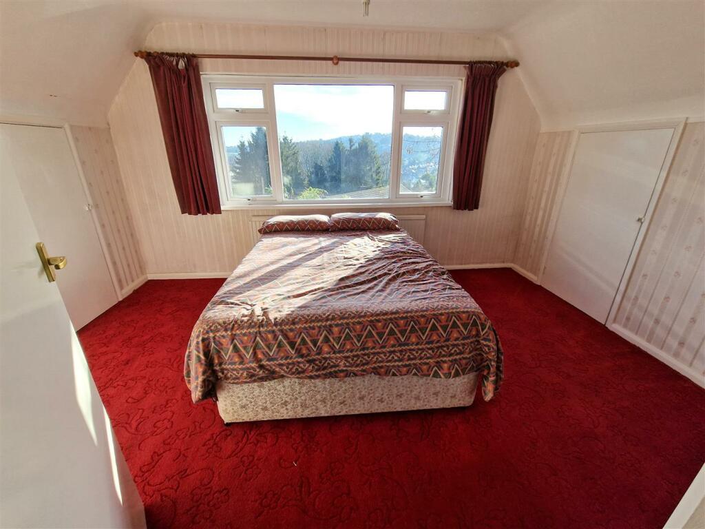 Bedroom 1.jpg