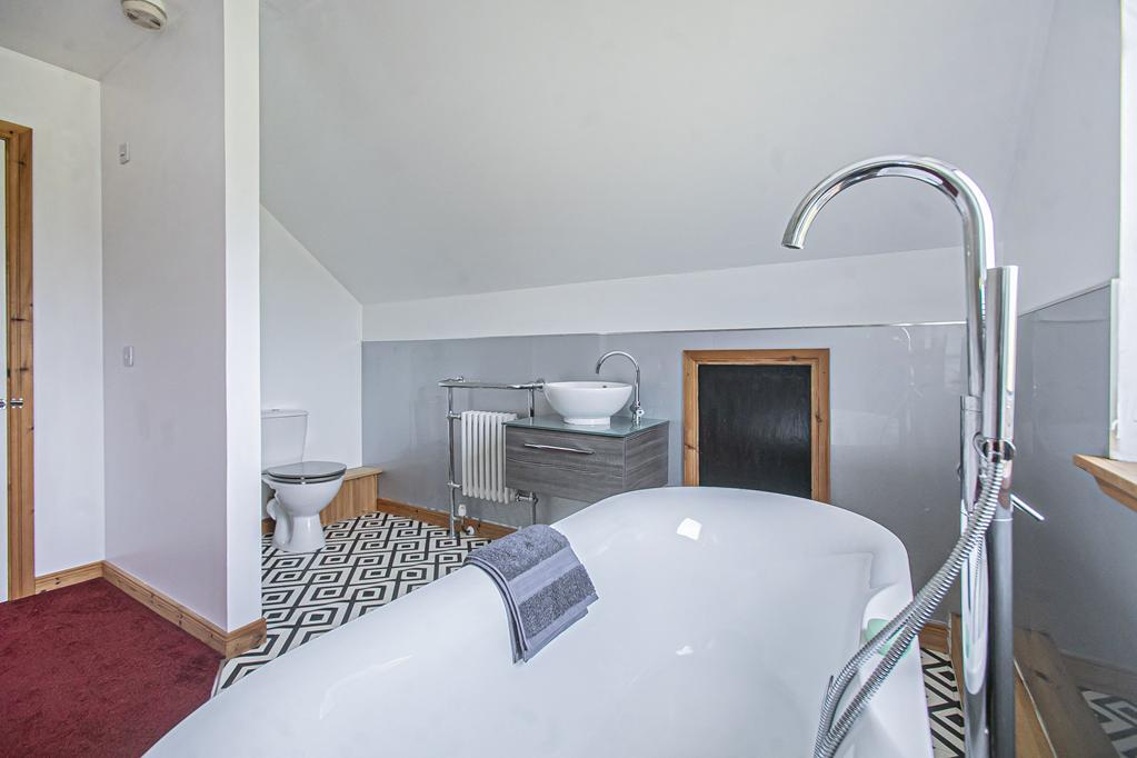 ENSUITE DETAIL