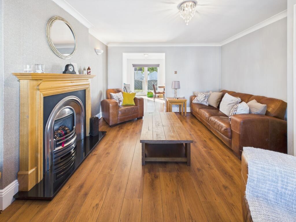 CAM02093G0-PR0058-STILL025