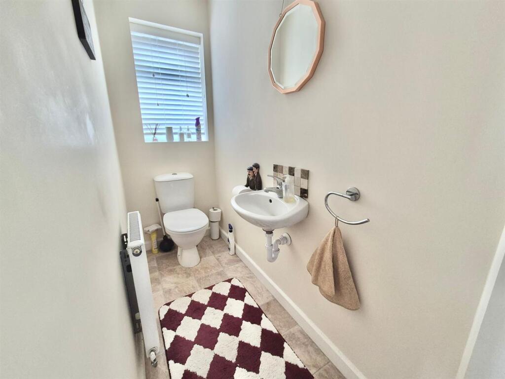Cloakroom (WC)