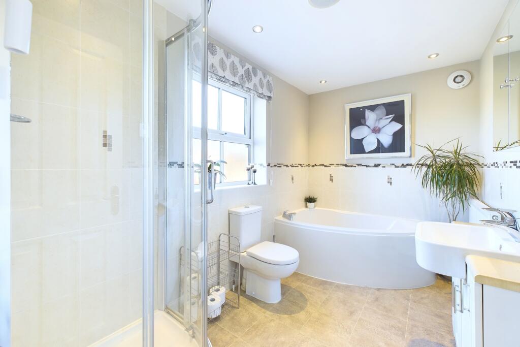 CAM03162G0-PR0214-STILL017