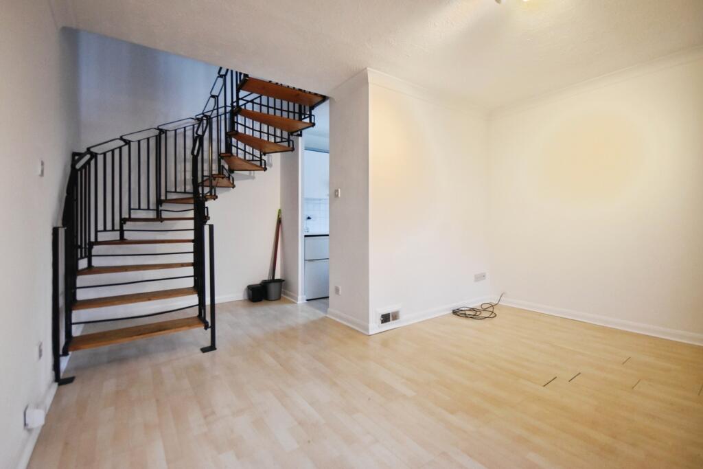 pbox-bedroom-345644.JPG