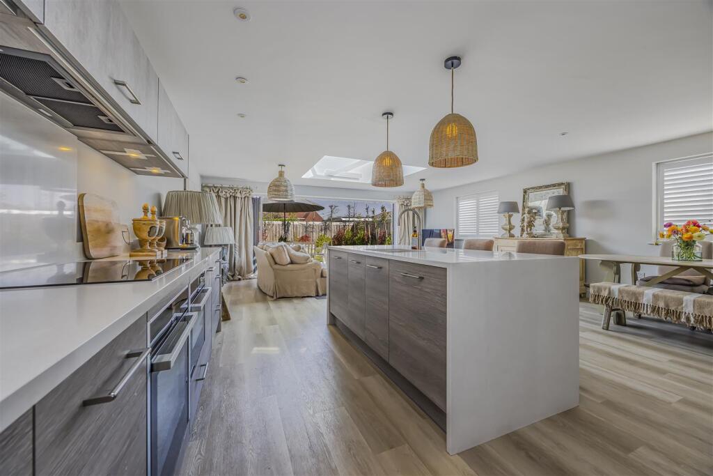 45 East Bracklesham Drive, Bracklesham Bay-Portico