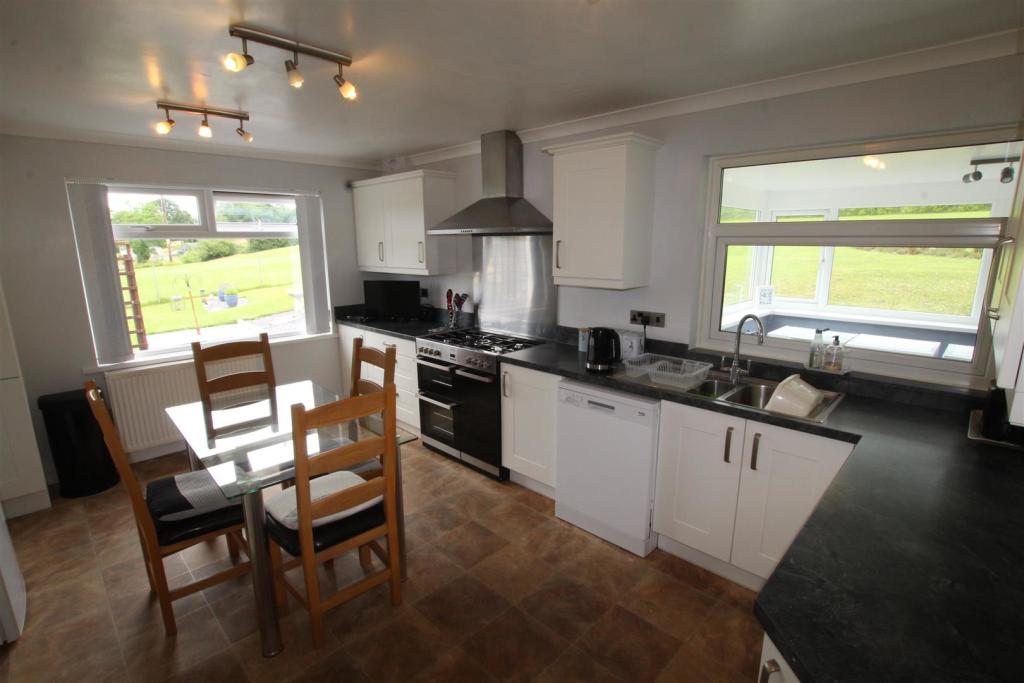 kitchen 2.JPG