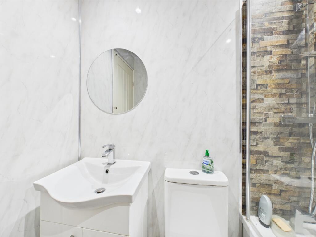 CAM03729G0-PR0045-STILL018