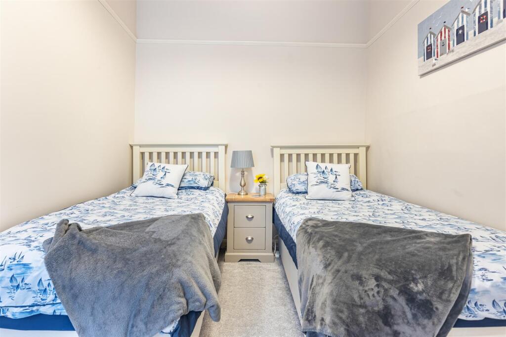 A11 - 18 Fairfax Place Dartmouth, Flat 1 - 250207.