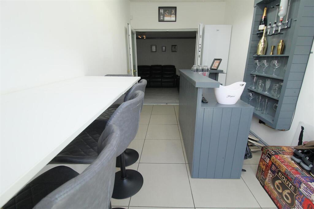 Bar/Entertaining Room