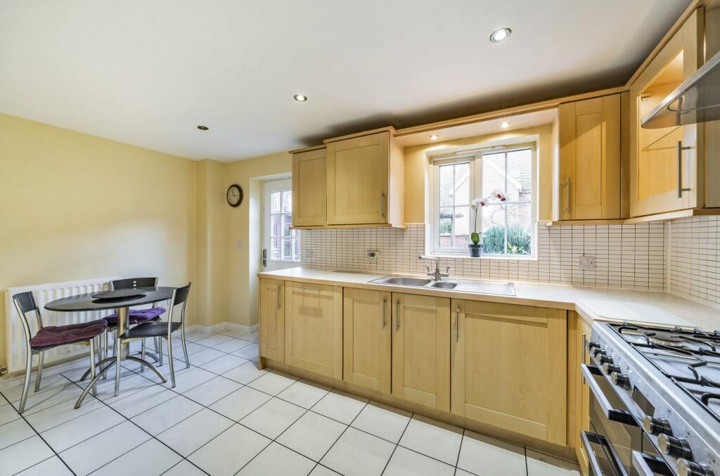 11 Robin Close