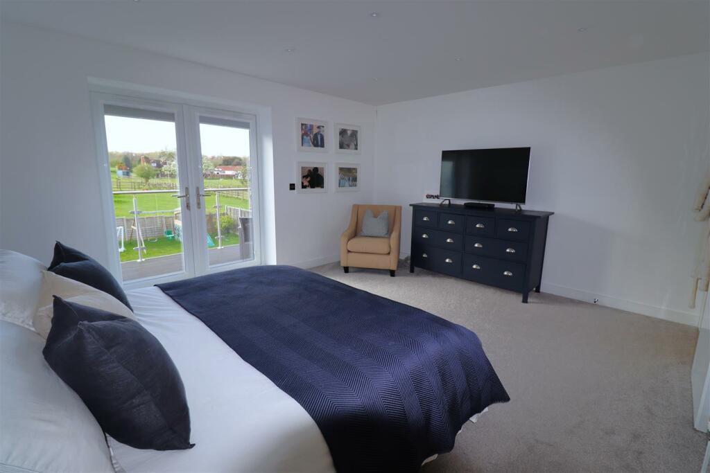 Bedroom1 (3).JPG